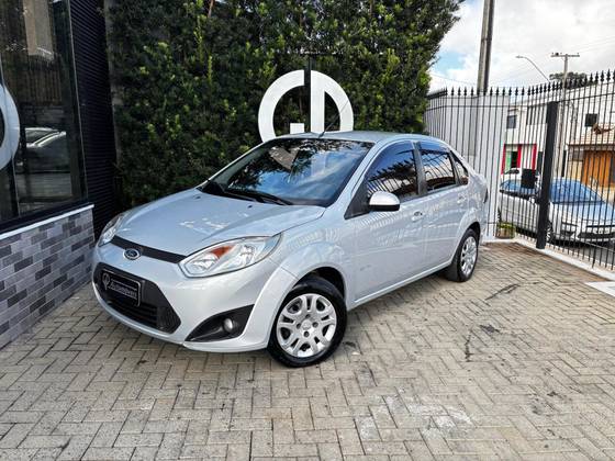 FORD FIESTA 1.6 ROCAM 8V FLEX 4P MANUAL FORD FIESTA 1.6 ROCAM 8V FLEX 4P MANUAL